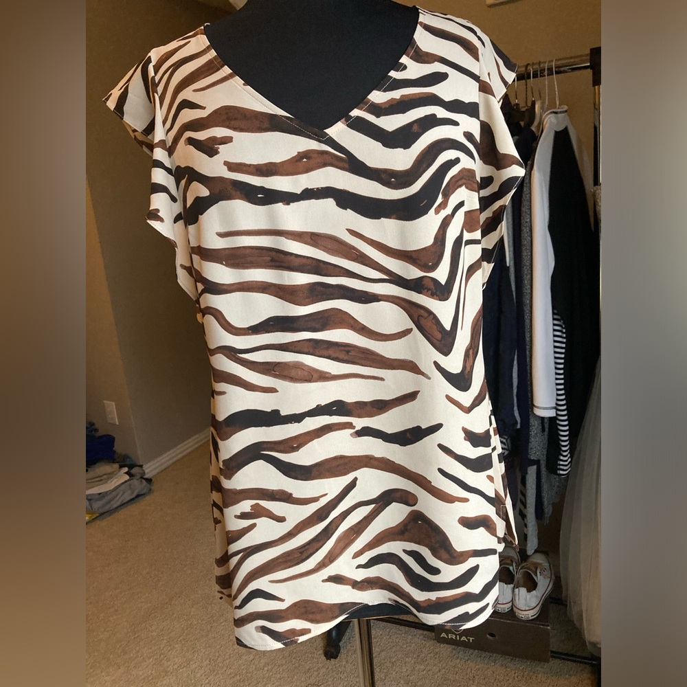 Cabi Animal Print Top With Flutter Sleeves, Size … - image 1